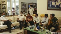 Selain itu setelah diangkat menjadi PPPK, atribut Dosen melekat berupa NIDN,Jabatan fungsional,sertifikasi dosen, pangkat dan golongan tetap di berlakukan dan Rekrutmen PPPK memeprioritaskan Dosen tetap non PNS eksisting sesuai dengan CV pangkalan data DIKTI.  