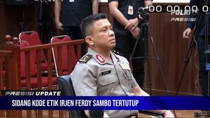 7 Foto Kemunculan Perdana Ferdy Sambo Usai Jadi Tersangka
