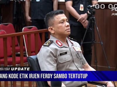 7 Foto Kemunculan Perdana Ferdy Sambo Usai Jadi Tersangka