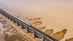 Foto Udara Danau Terluas di China Menyusut, Airnya Jadi Coklat Lumpur