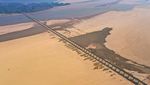 Foto Udara Danau Terluas di China Menyusut, Airnya Jadi Coklat Lumpur