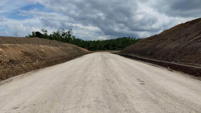 Jokowi Bangun Jalan Lingkar Sepaku di IKN, Ini Penampakannya Kementerian Pekerjaan Umum dan Perumahan Rakyat (PUPR) melalui Direktorat Jenderal Bina Marga melaksanakan pembangunan Jalan Lingkar Sepaku, jalan nasional yang menjadi akses utama menuju IKN Nusantara.