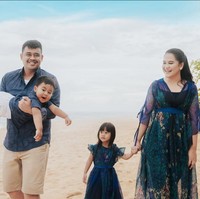Potret keluarga bahagia Kahiyang Ayu dan Bobby Nasution yang akan menambah anggota baru. Foto: Instagram