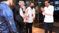 Setelahnya, sekitar 07.15 WIB, Jokowi meninggalkan rumah sakit untuk melaksanakan aktivitasnya di Istana Merdeka. (Foto: Lukas - Biro Pers Sekretariat Presiden)