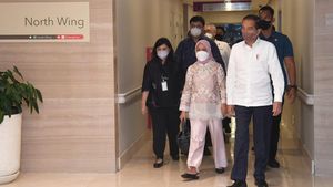 Potret Mbah Jokowi Sambut Cucu Kelima