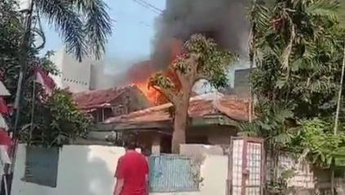 Kebakaran di Kalideres, Jakbar (Screenshot Twitter Damkar DKI)