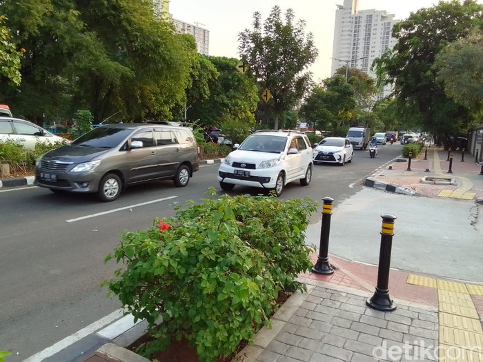 Kondisi Jl Danau Sunter Selatan setelah polisi tidur dibongkar, 25 Agustus 2022 sore. (Adrial Akbar/detikcom)