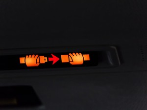 Tak Cuma Turbulensi, Lampu Tanda Seatbelt Menyala Saat Kamu Mondar-Mandir!