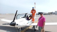 Seperti kakaknya, Rutherford menerbangkan Shark, salah satu pesawat ultralight tercepat di dunia dengan kecepatan jelajah mencapai 300 km per jam. Biasanya kursi pesawat ini ada dua, namun dimodifikasi untuk perjalanan panjangnya dengan mengganti kursi kedua dengan tangki ekstra.