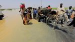 Melihat Proses Evakuasi Anak-anak Korban Banjir di Sudan