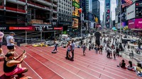 Terakhir ada lanskap Times Square dari tangga TKTS tee kay tee ess dengan warna merah yang khas. Momen ini diambil pada 12 Juli 2022 lalu.