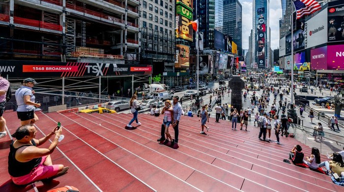 Menelusuri Arsitektur dan Monumen Indah di New York Sebagai kota metropolitan terpadat di dunia Kota New York memiliki arsitektur dan monumen yang khas. Yuk, kita menjelajah.