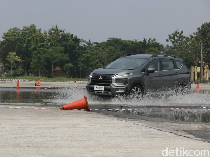 Harga dan Spek Mitsubishi Xpander Cross 2025