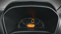 Kenyamanan dan kepraktisan ditingkatkan dengan tampilan speedometer digital, sakelar power window depan pada panel instrumen dan remote keyless entry. Foto: Dok. Maruti Suzuki India