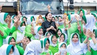 Sehari sebelumnya, Puan meninjau Great Giant Food, setelah meninjau proses pelabelan, Kabupaten Lampung Tengah, Lampung, Rabu (24/8). Di sini Puan menyempatkan bertemu dengan karyawan.