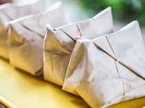 Bikin Iba! Kakek Ini Jualan Nasi Bungkus Keliling Harganya Hanya Rp 1.500