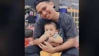 Frans Faisal tampak akrab dengan Adzam. Foto: Instagram