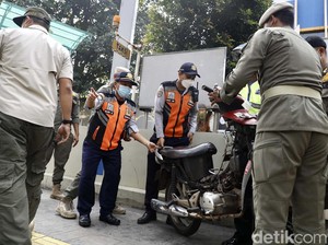 Jukir Bawa Celurit, Legislator DKI Minta Dishub Gesit Tertibkan Parkir Liar