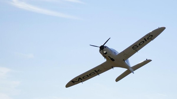 Microlight solo adalah pesawat terbang berbobot ringan. Kapasitasnya hanya satu orang, si pilot itu sendiri. (AP Photo/Virginia Mayo) Â Microlight solo adalah pesawat terbang berbobot ringan. Kapasitasnya hanya satu orang, si pilot itu sendiri. (AP Photo/Virginia Mayo) Â