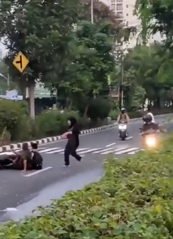 Terungkap Polisi Tidur Menyaru Zebra Cross Baru Dibangun Tadi Malam