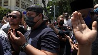 Mereka meminta Raja Malaysia atau Yang di-Pertuan Agong Sultan Abdullah untuk memberikan pengampunan kerajaan terhadap Najib yang dibui 12 tahun dalam skandal korupsi 1Malaysia Development Berhad (1MDB).