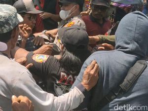 Demo Tolak Pengukuran Tanah di Lamongan Ricuh, Pengacara Dikeroyok Warga
