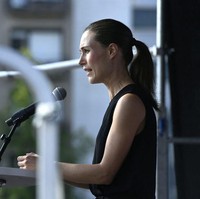 Sanna Marin juga meminta maaf setelah unggahan model dan selebgram Sabina Särkkä di TikTok viral. Dalam unggahannya, Sabina terlihat membuka atasan sambil berciuman dengan seorang wanita di mana lokasinya = di rumah dinas sang perdana menteri yang dikenal sebagai Kesäranta. Tempatnya mengambil foto diketahui sering dipakai Sanna untuk membuat pernyataan resmi. Foto: Dok. HEIKKI SAUKKOMAA/Lehtikuva/AFP via Getty Image