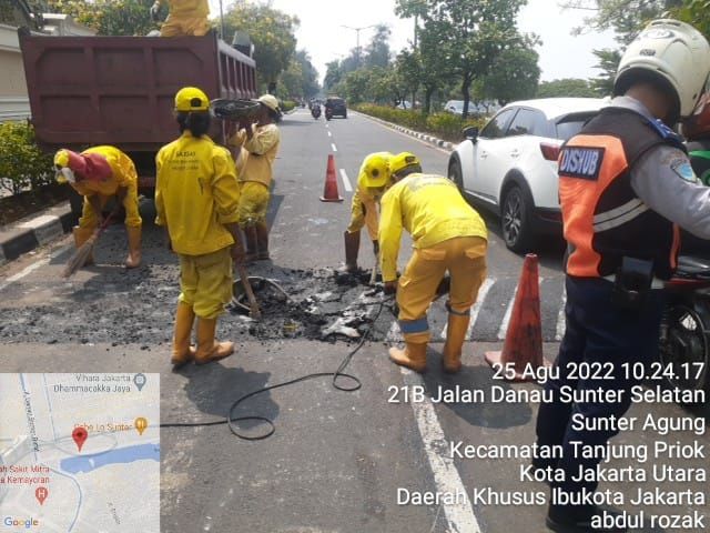 Polisi tidur di Sunter, Jakarta Utara, dibongkar karena bikin celaka, 25 Agustus 2022. (Dok Dinas Bina Marga DKI)