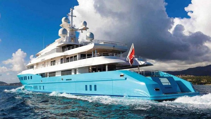 Sebuah kapal pesiar super mewah milik miliarder Rusia dilelang di Gibraltar. Begini penampakannya.
