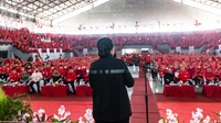 Selanjutnya, Puan berpidato di hadapan 8.500 Srikandi Demokrasi Indonesia Perjuangan di GOR Way Handak.