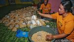 Potret Perajin Kerupuk Atom yang Raup Cuan hingga Puluhan Juta