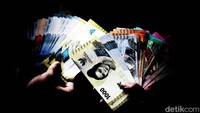 Meski penukaran baru dilakukan dimulai jam 10.30 - 14.00 WIB, warga telah datang sejak pagi.