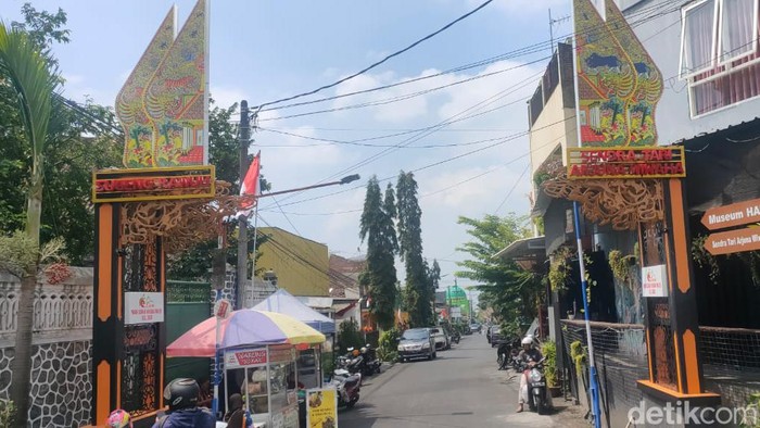 renovasi gapura kota batu