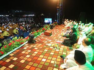 Ribuan Warga-Kiai Berselawat, Bupati Ipuk: Berkah untuk Banyuwangi