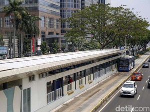 TransJakarta Tambah Jam Operasional Bus Saat Konser Coldplay Besok