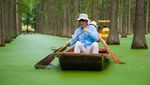 Serunya Bersampan Ria di Danau Hijau China