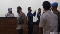 Komjen Ahmad Dofiri memasuki ruang sidang. Kabaintelkam Polri itu akan memimpin jalannya sidang kode etik Ferdy Sambo.