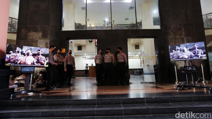 Sidang Etik Ferdy Sambo Dijaga Ketat Sidang Kode Etik Profesi Polri terhadap mantan Kadiv Propam Polri Irjen Ferdy Sambo digelar di Gedung TNCC, Mabes Polri, Kamis (25/8/2022). Sidang dijaga ketat.