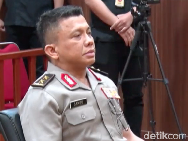 Tampang Ferdy Sambo Muncul Pertama Kali ke Publik Sejak Jadi Tersangka