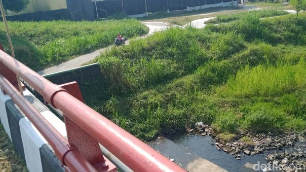 Sungai dan jembatan Pandansimping, Klaten yang pernah jadi kuburan massal PKI.