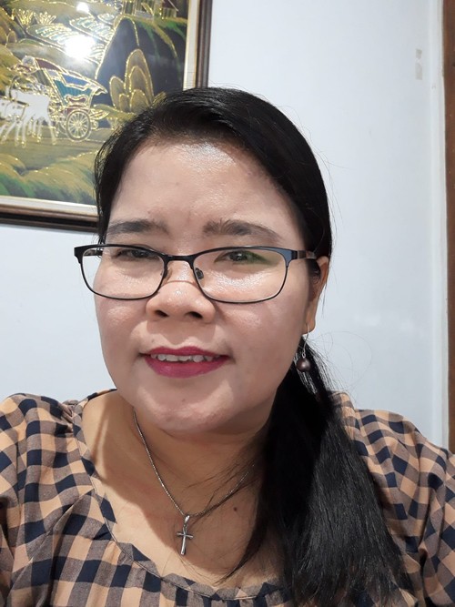 Thiolina Ferawati Marpaung Ketua Yayasan Isana (Istri suami dan anak) Dewata yang juga korban bom Bali