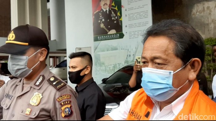 Yan Prana saat ditahan penyidik Kejati Riau pada 2020 lalu.