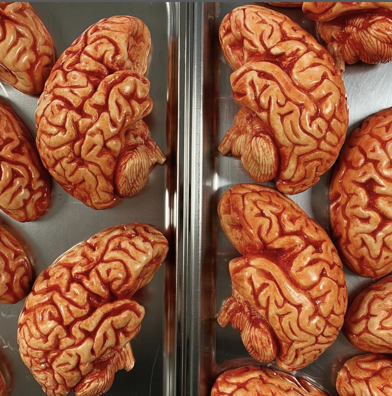 10 Kreasi Cokelat Bentuk Realistis, Ada Kodok hingga Jari Manusia.