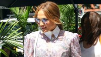 Jennifer Lopez tertangkap kamera tengah berada di New York pertengahan bulan ini. (Foto: Jose Perez/Bauer-Griffin/GC Images)