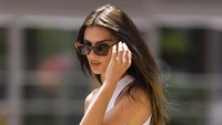 Emily Ratajkowski tertangkap kamera di Tribeca, New York. (Foto: GC Images/Gotham) 