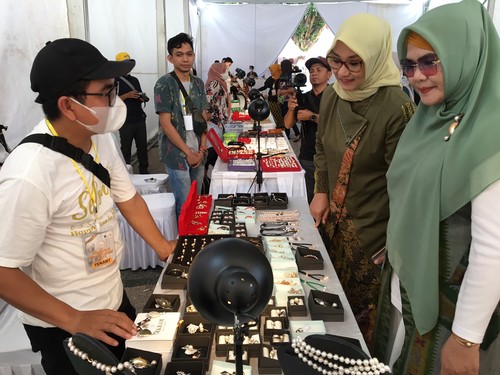 16 UMKM mutiara akan lelang mutiara khas Lombok dalam Pearl Festival yang digelar di Taman Sangkareang, Kota Mataram, Jumat (26/8/2022).