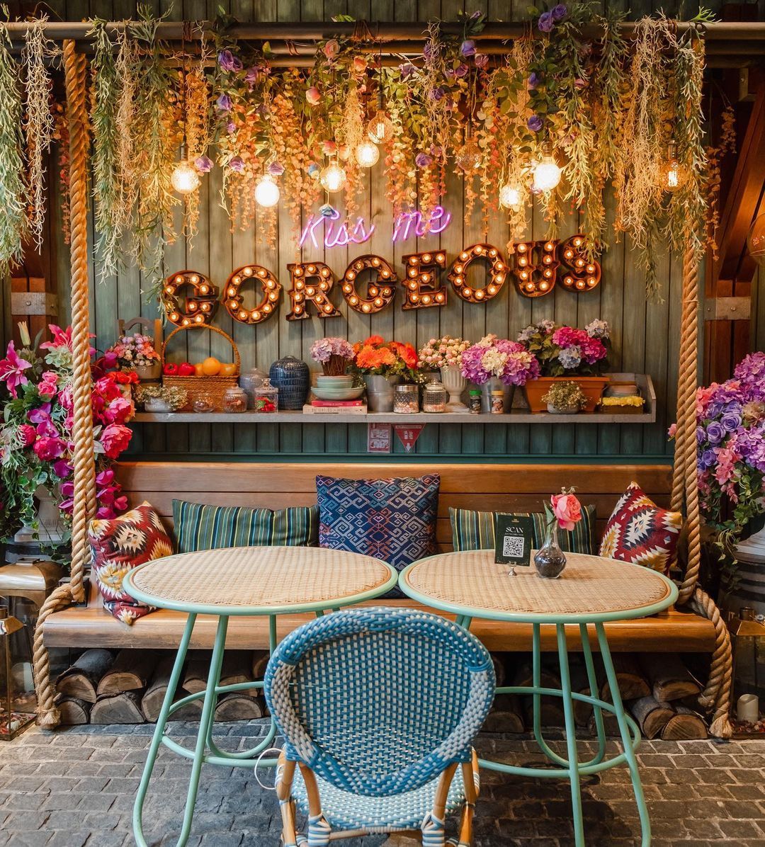 5 Kafe Tema Bunga yang Cantik, Cocok Buat Makan Enak Plus Foto-foto!