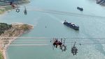 Pemberani, Mereka Pasang SUTET di Ketinggian Sungai Yangtze China