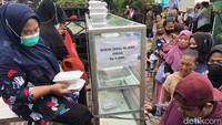 Penjualan nasi kotak murah ini hanya dilakukan pada setiap Jumat pagi.