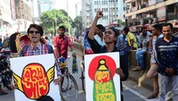 Aksi blokir jalan ini dilakukan setengah hari di seluruh negeri.